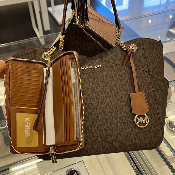 MICHAEL KORS LARGE X CHAIN SHOULDER TOTE
& JST Large Travel CONTINENTAL Wallet - Picture 7 of 12